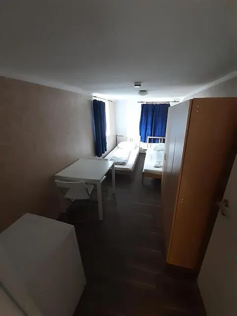 Low Budget Hostel Rooms Eversbuschstr 168 Munich