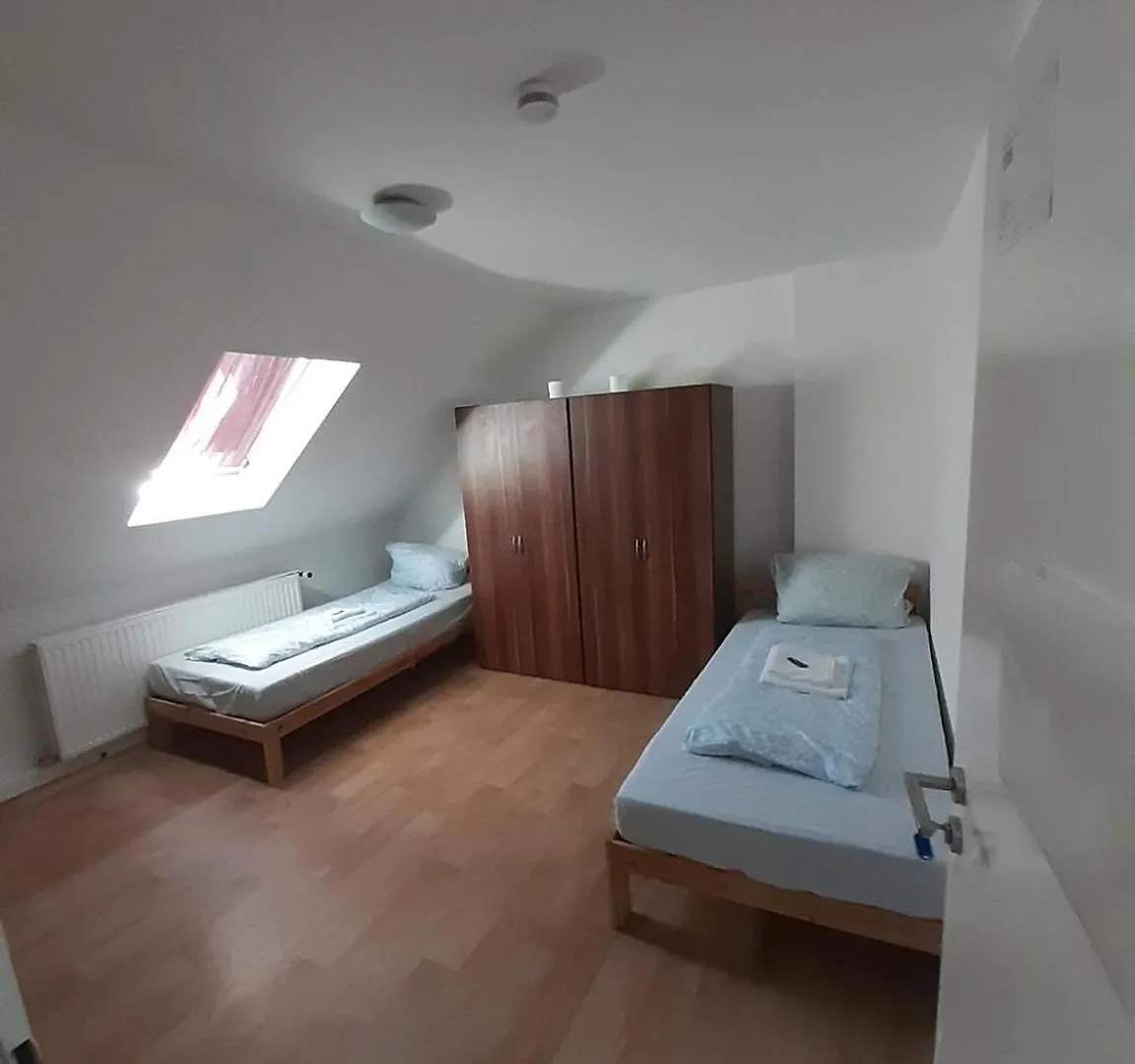 Low Budget Allach Hostel Rooms & Apartments Eve 168 Munich Allemagne