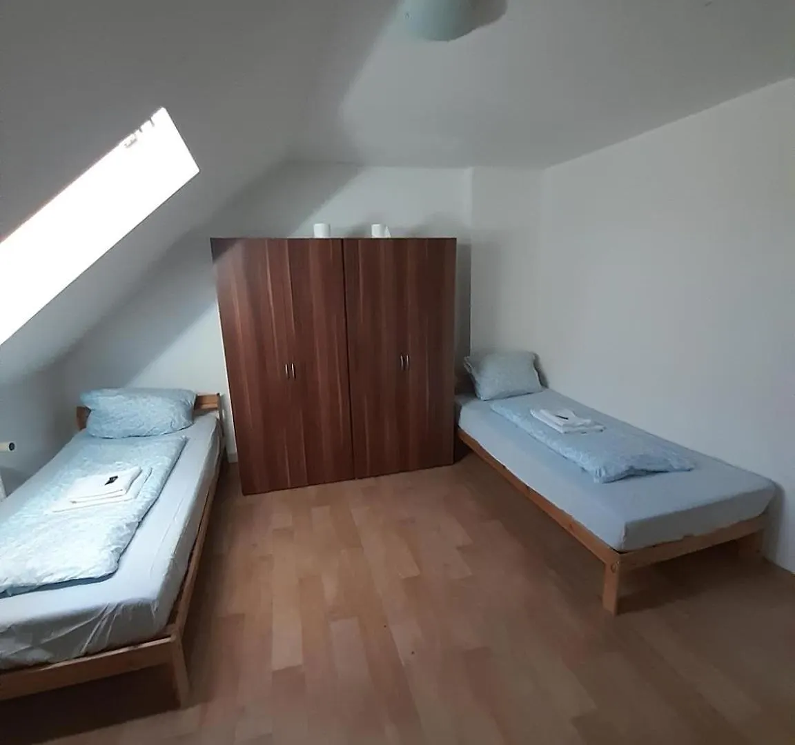 Low Budget Allach Hostel Rooms & Apartments Eve 168 Munich