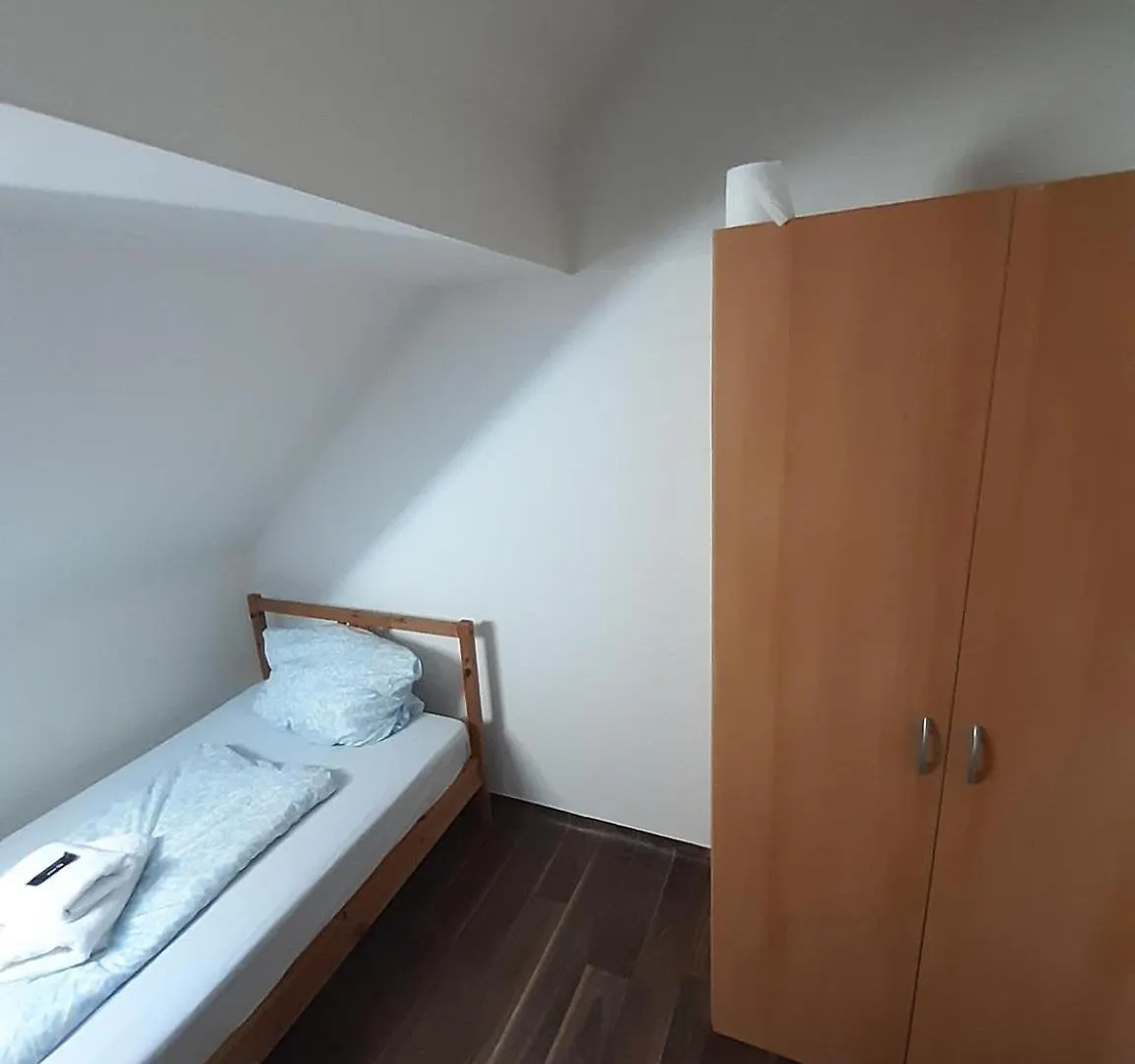Low Budget Allach Hostel Rooms & Apartments Eve 168 Munich