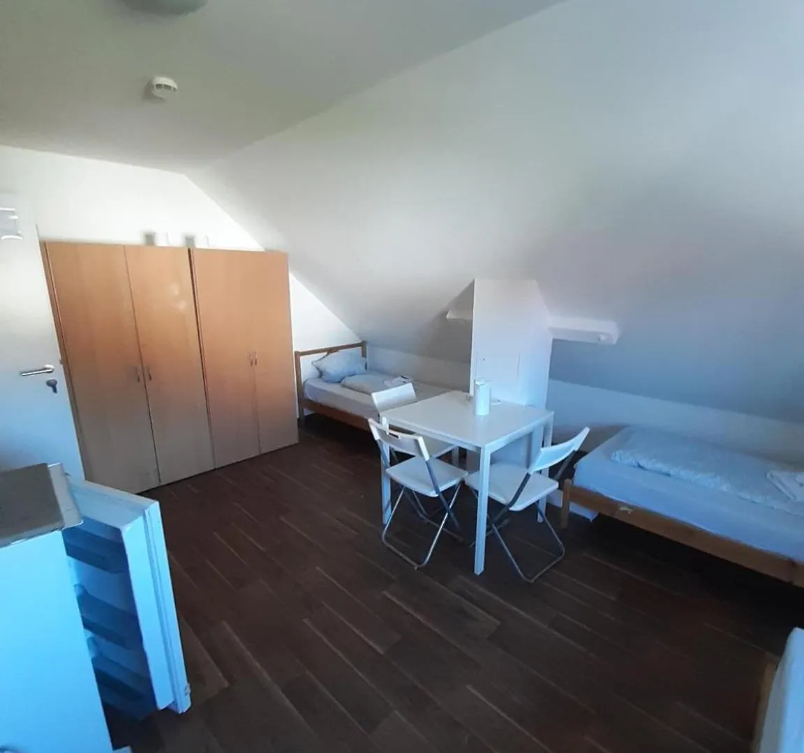 Low Budget Allach Hostel Rooms & Apartments Eve 168 Munich