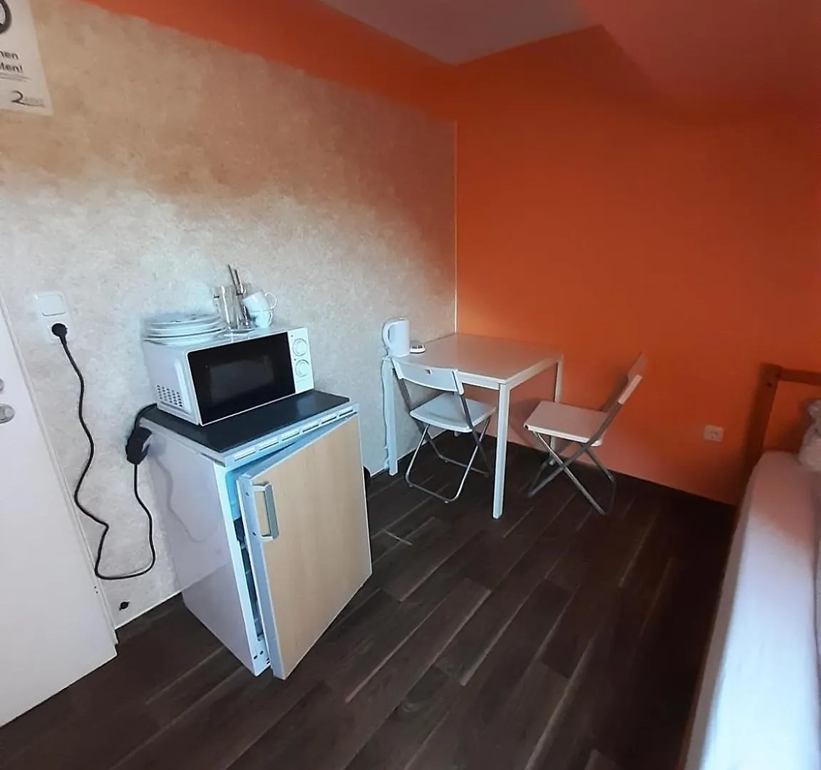 Low Budget Allach Hostel Rooms & Apartments Eve 168 Munich