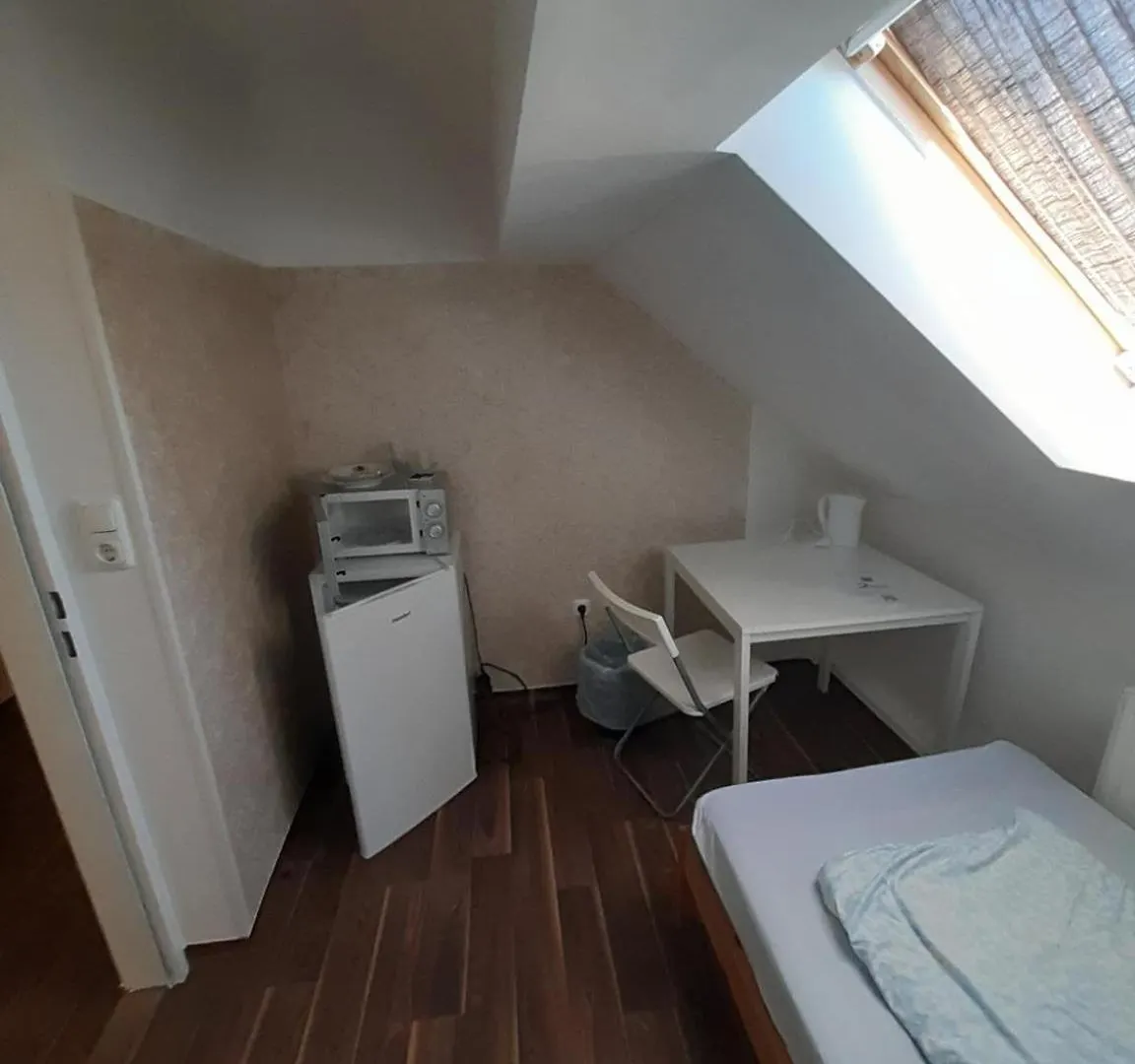 Low Budget Allach Hostel Rooms & Apartments Eve 168 Munich