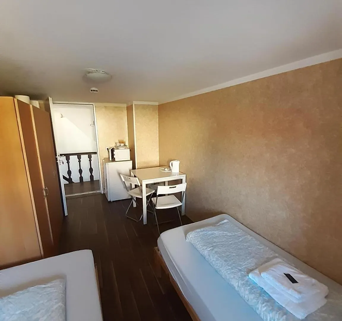 Low Budget Allach Hostel Rooms & Apartments Eve 168 Munich Allemagne