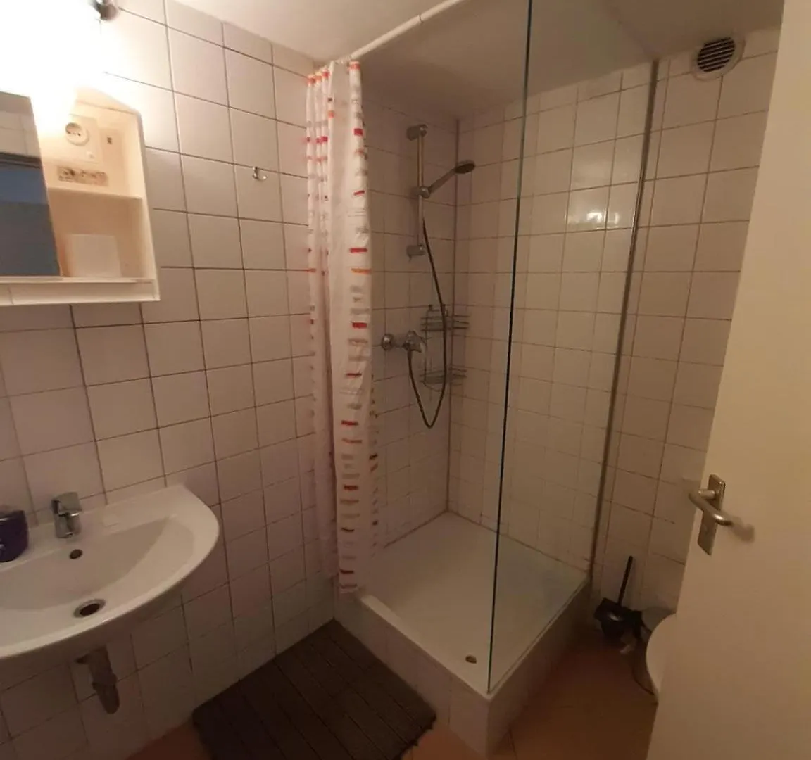 Low Budget Allach Hostel Rooms & Apartments Eve 168 Munich