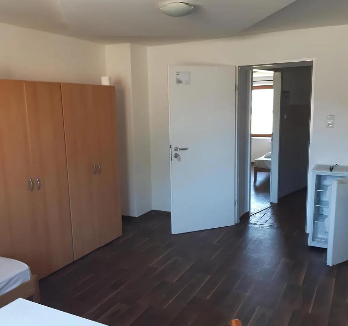 Low Budget Allach Hostel Rooms & Apartments Eve 168 Munich