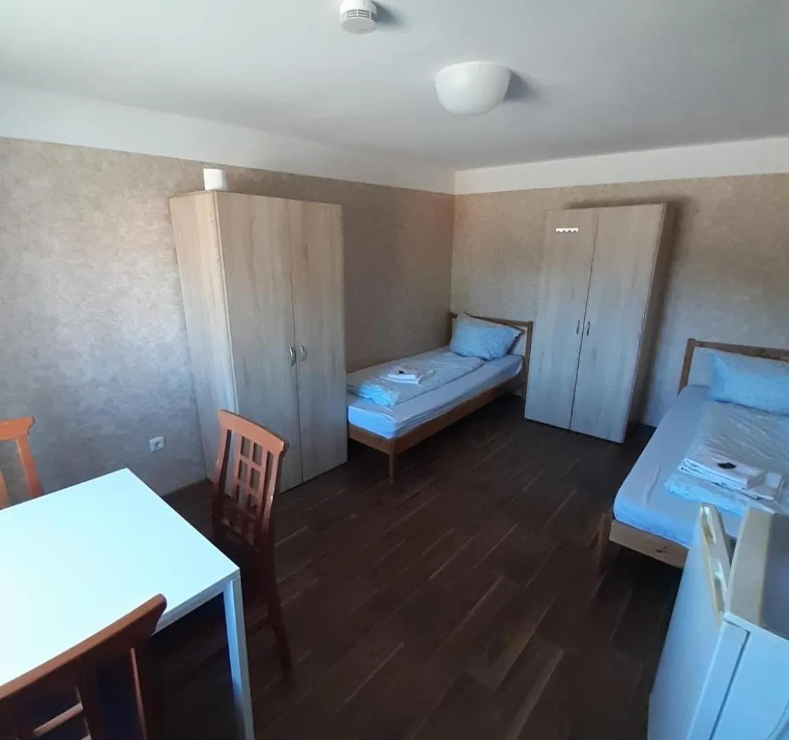 Low Budget Allach Hostel Rooms & Apartments Eve 168 Munich