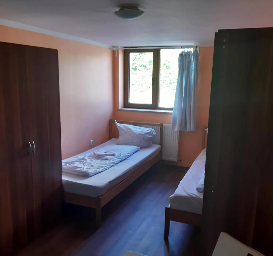 Low Budget Allach Hostel Rooms & Apartments Eve 168 Munich