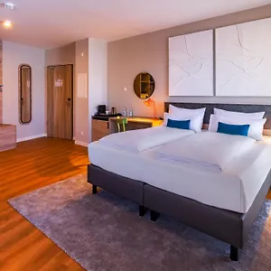 Ramada Encore By Wyndham Messe מלון