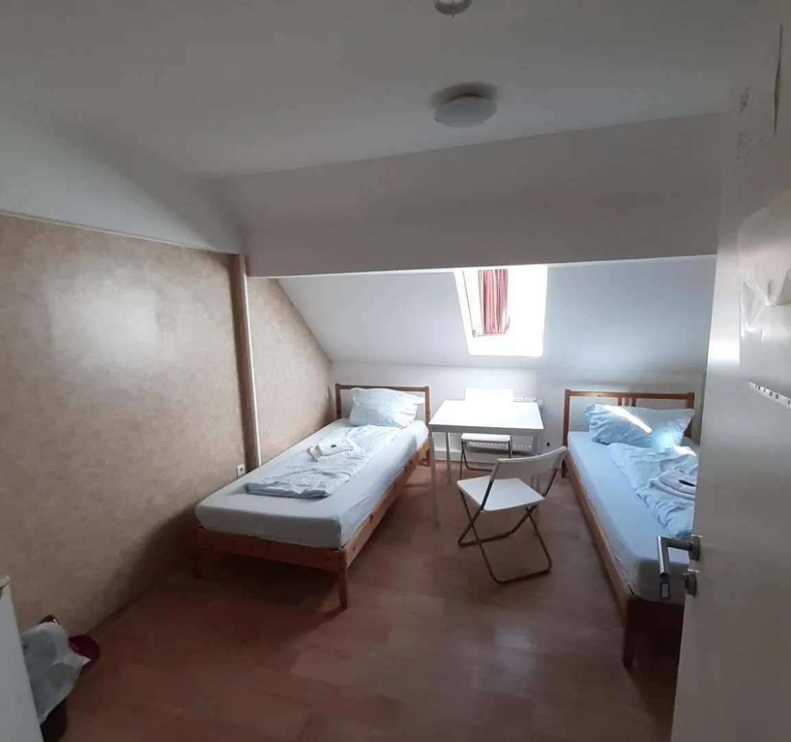 Low Budget Allach Hostel Rooms & Apartments Eve 168 Munich