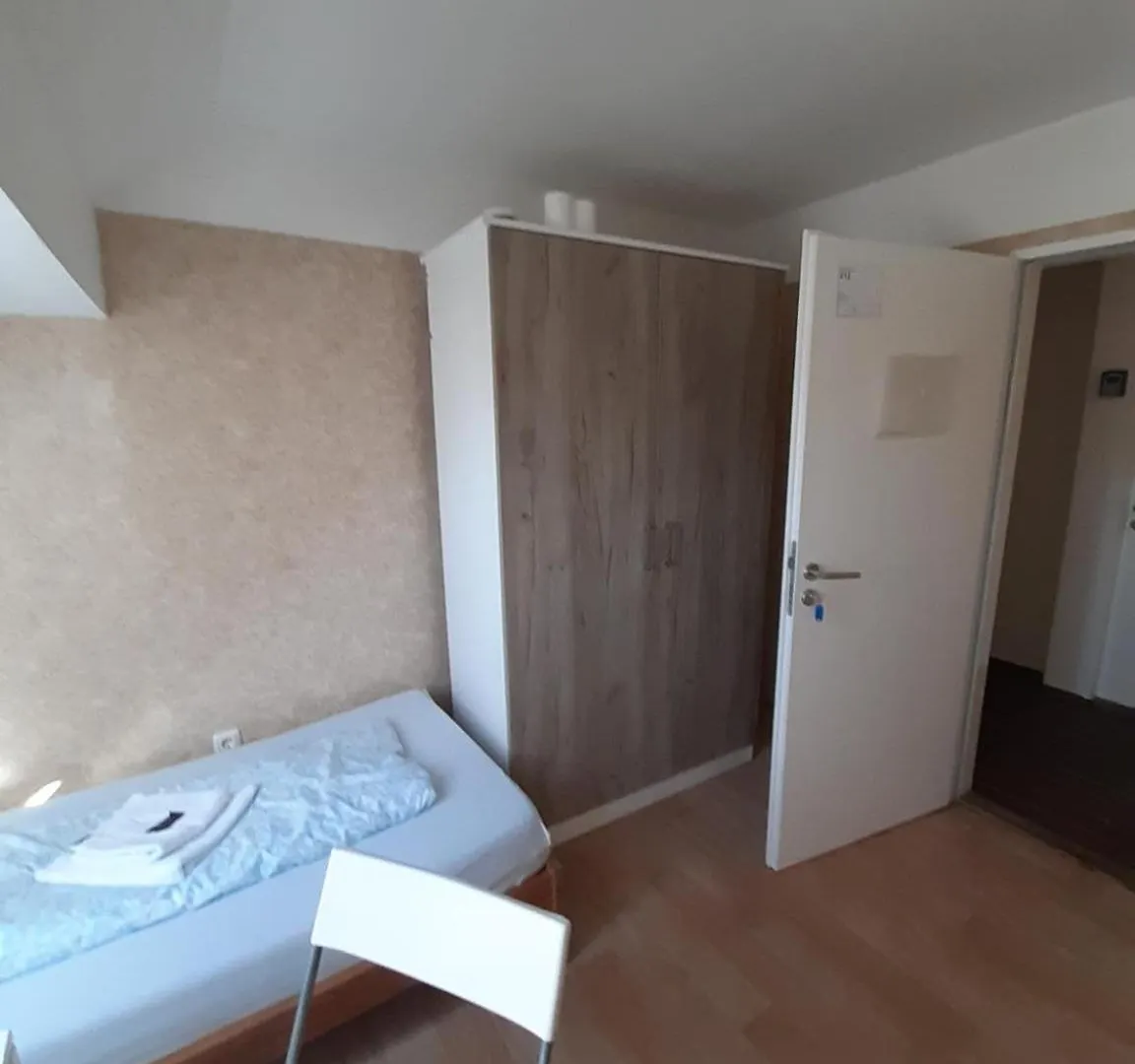Low Budget Allach Hostel Rooms & Apartments Eve 168 Munich 0*,