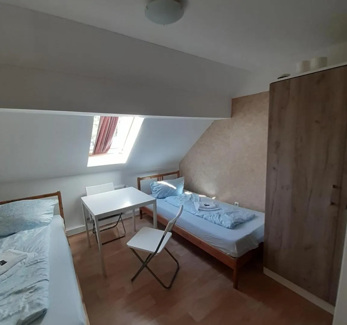 Low Budget Allach Hostel Rooms & Apartments Eve 168 Munich