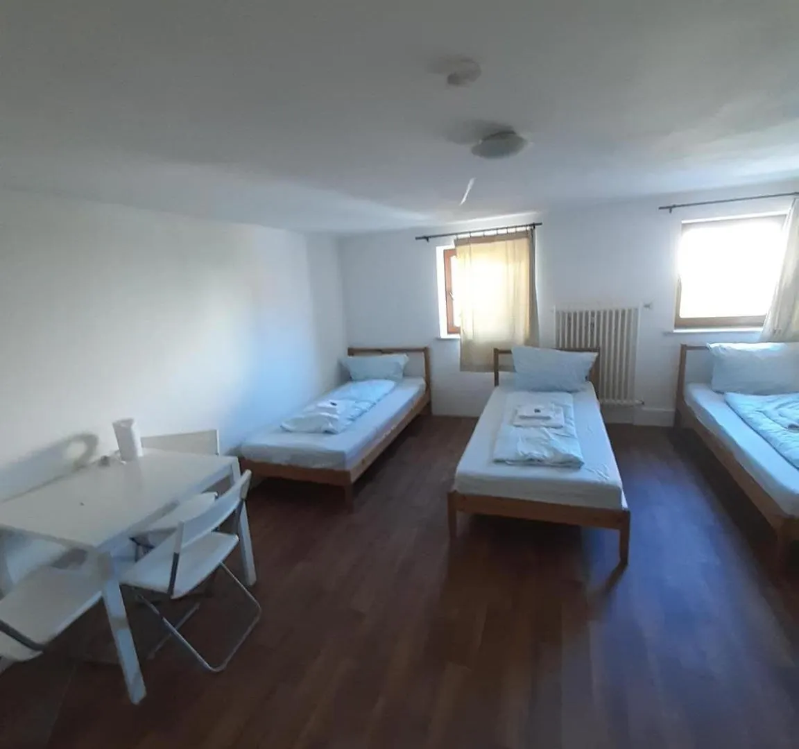 Low Budget Allach Hostel Rooms & Apartments Eve 168 Munich Allemagne