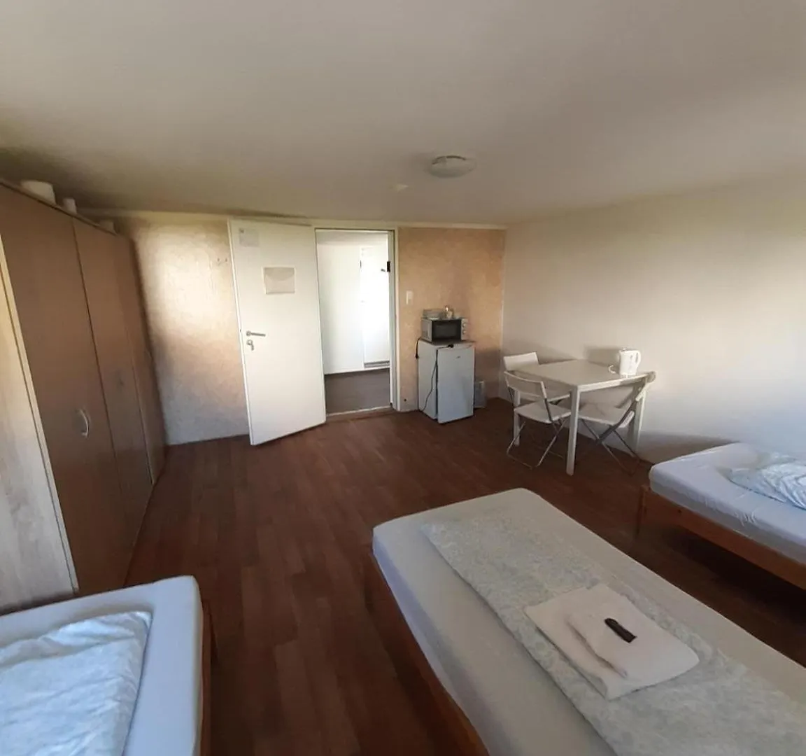 Low Budget Allach Hostel Rooms & Apartments Eve 168 Munich