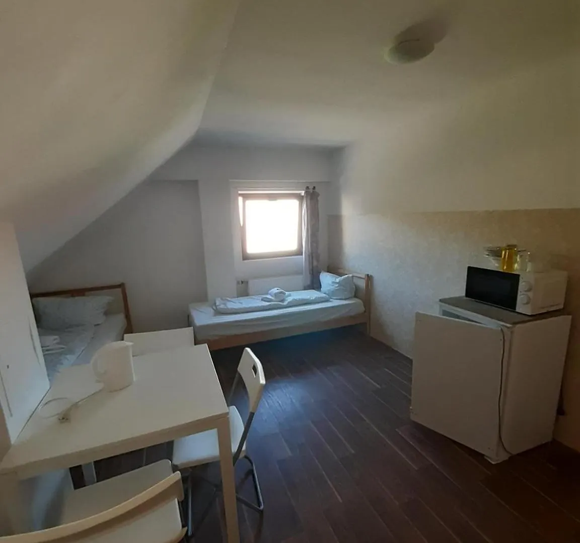 Low Budget Allach Hostel Rooms & Apartments Eve 168 Munich