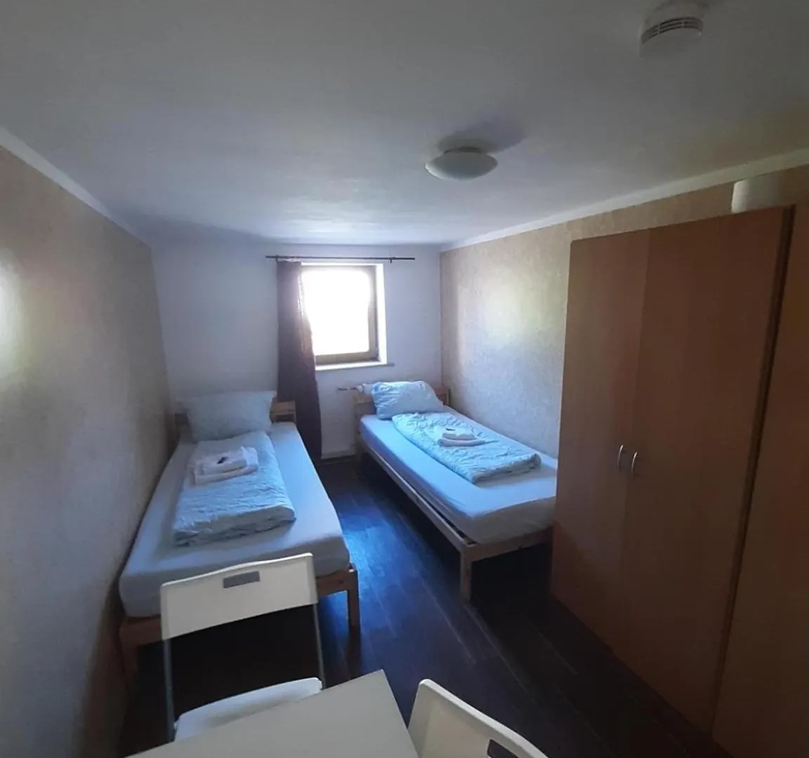 Low Budget Allach Hostel Rooms & Apartments Eve 168 Munich 0*,