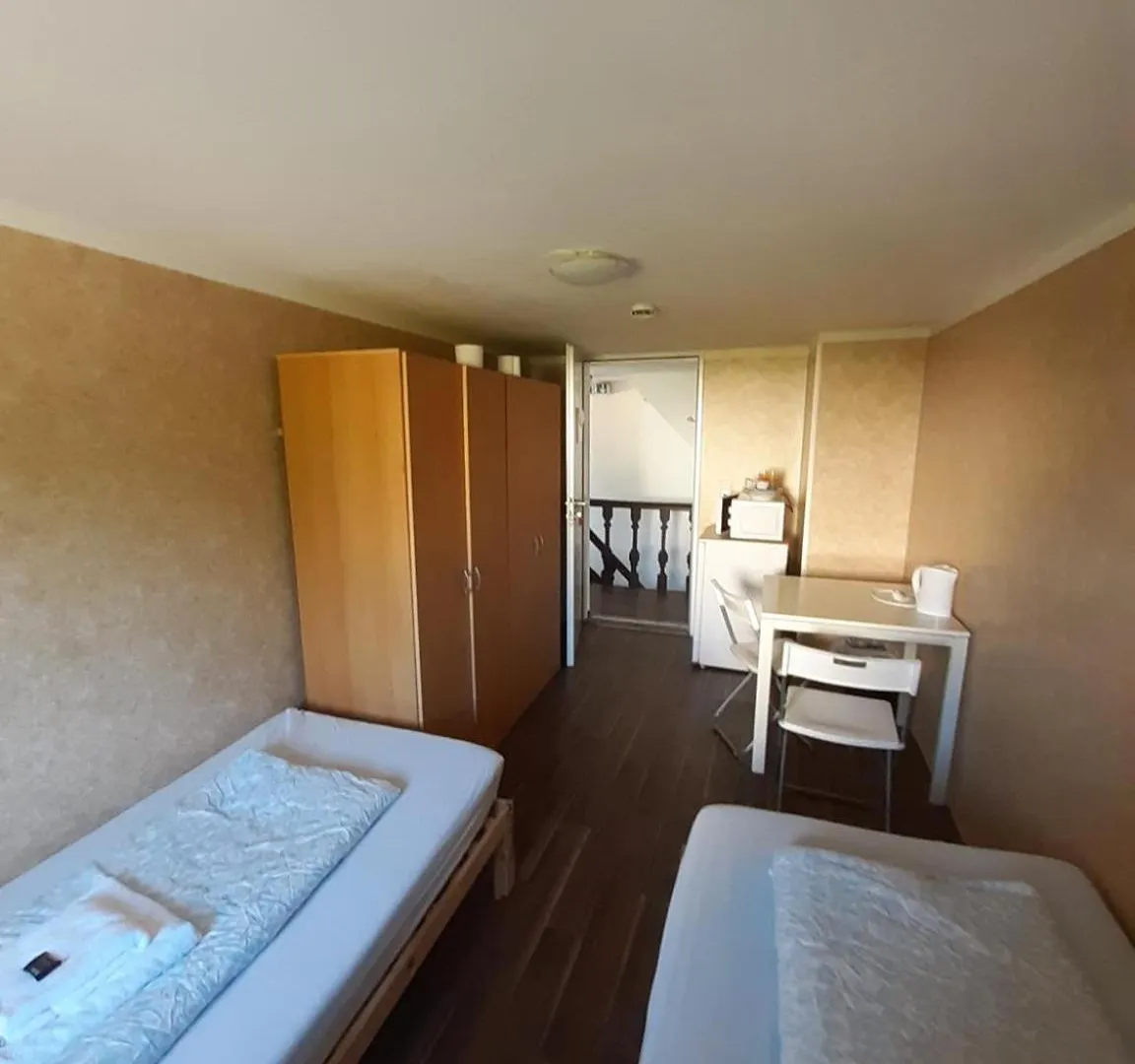 Low Budget Allach Hostel Rooms & Apartments Eve 168 Munich