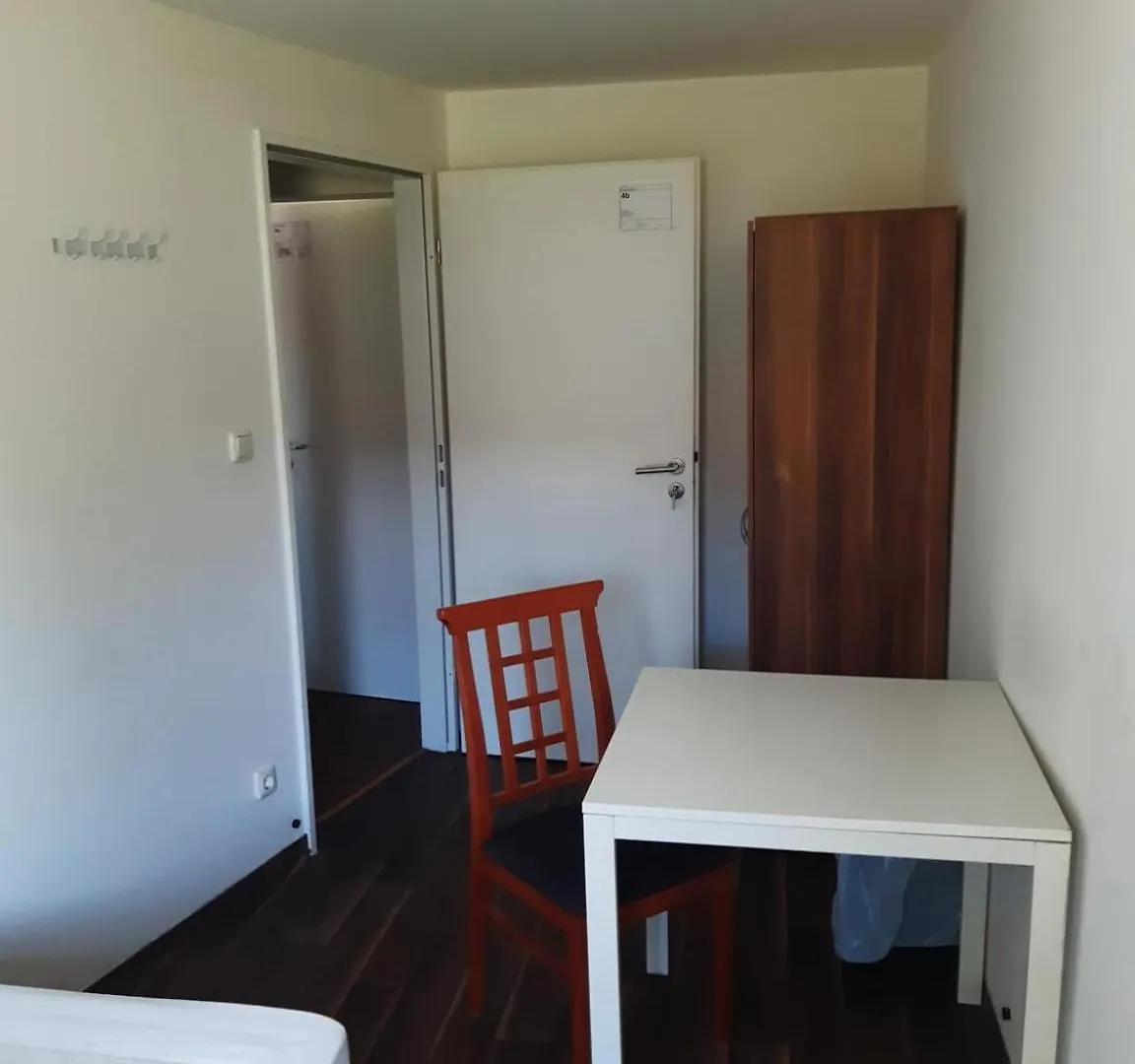 Low Budget Allach Hostel Rooms & Apartments Eve 168 Munich