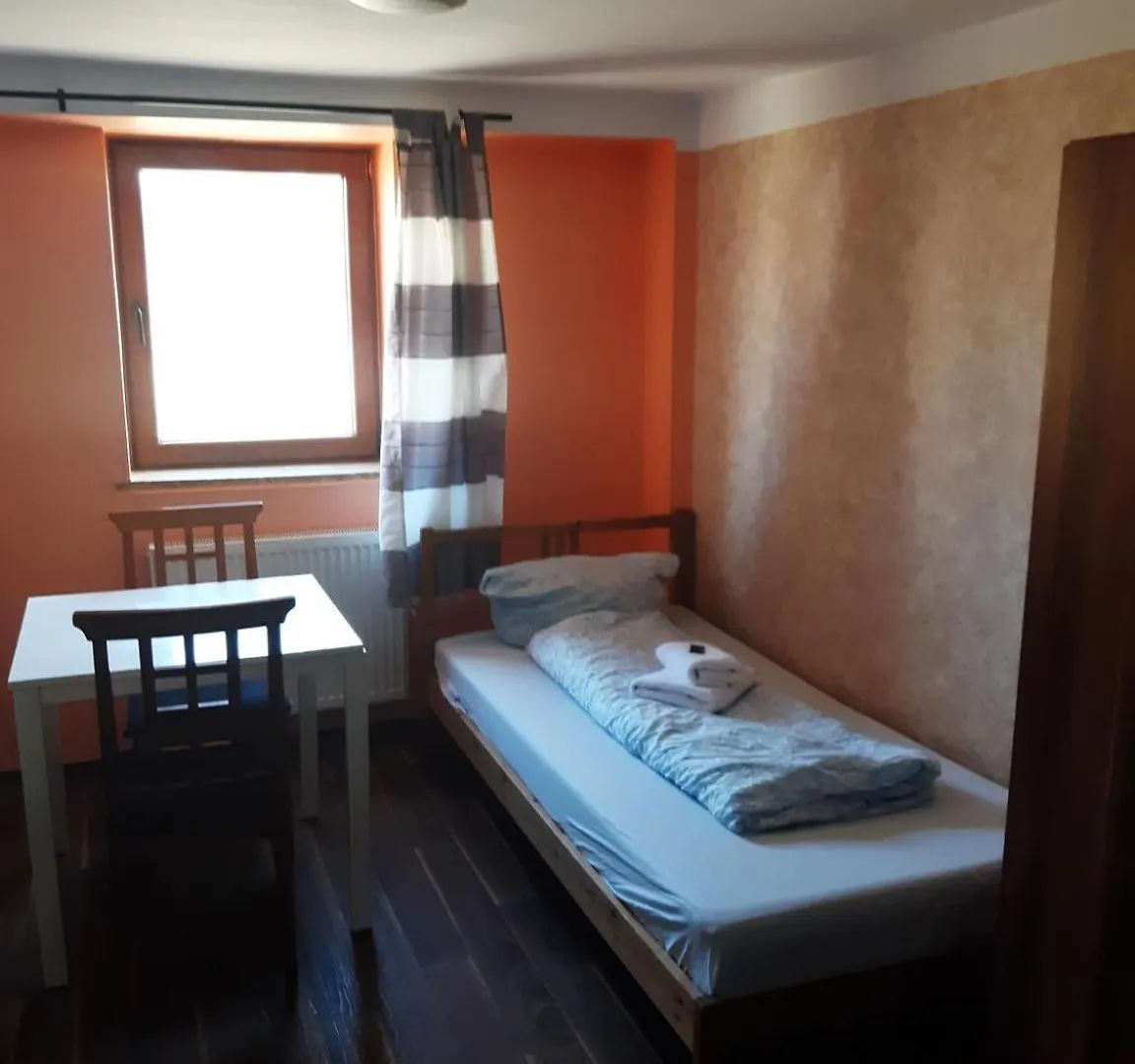 Low Budget Allach Hostel Rooms & Apartments Eve 168 Munich Allemagne
