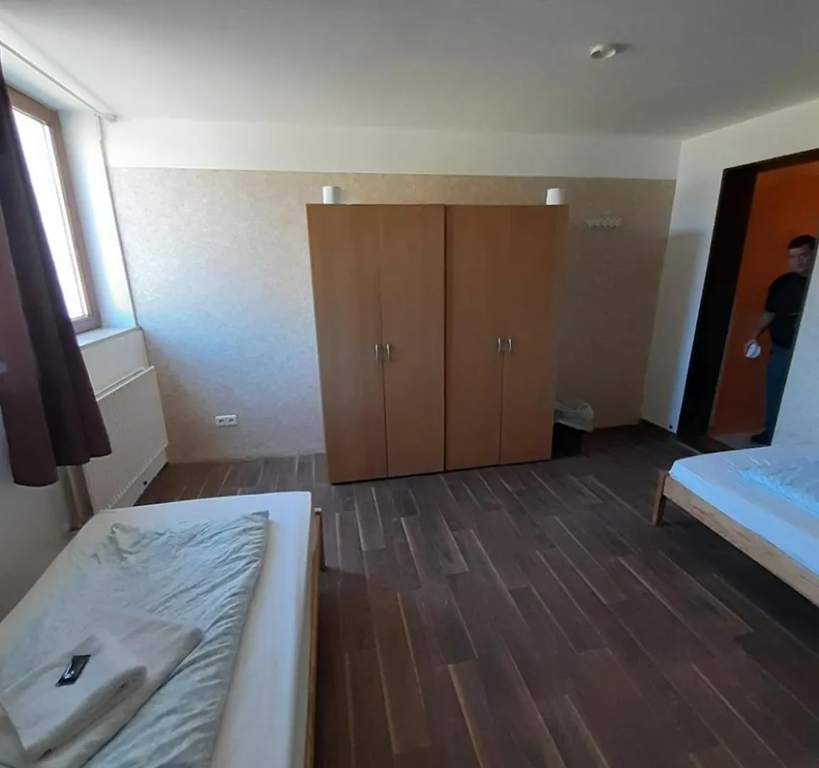 Low Budget Allach Hostel Rooms & Apartments Eve 168 Munich Allemagne