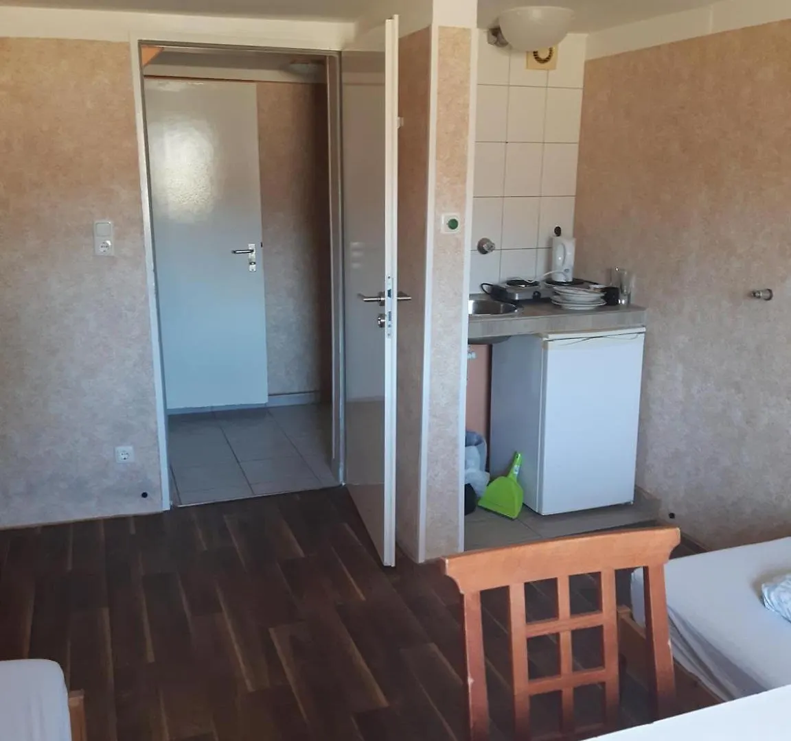 Low Budget Allach Hostel Rooms & Apartments Eve 168 Munich 0*,  Allemagne